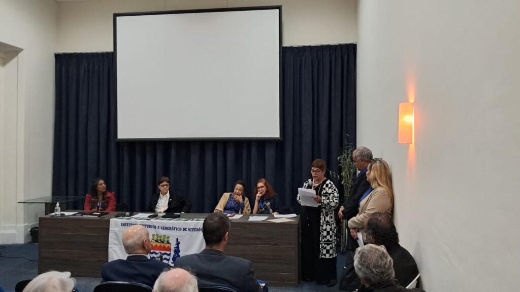 Juceli discusa em sua posse no IHGN